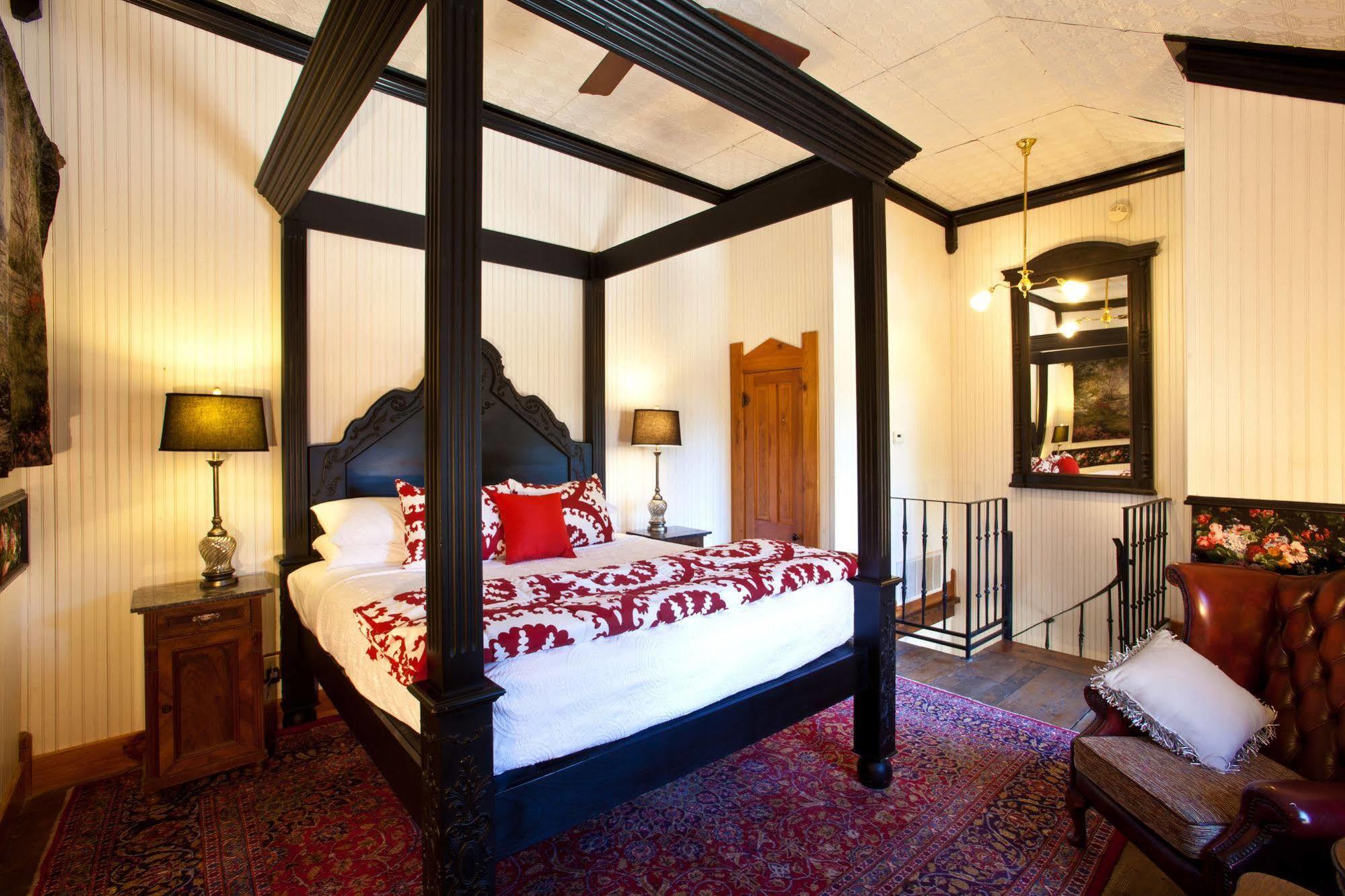 Gruene Mansion Inn Нью Браунфелс Экстерьер фото